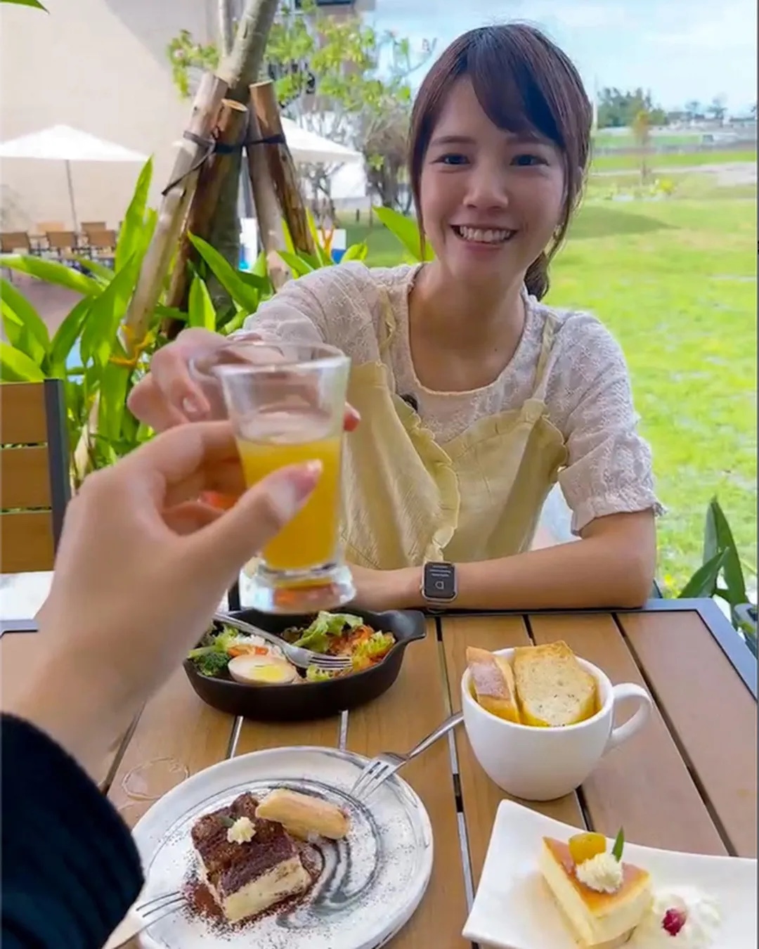 Café dining and drinks at LOHERB Moments
