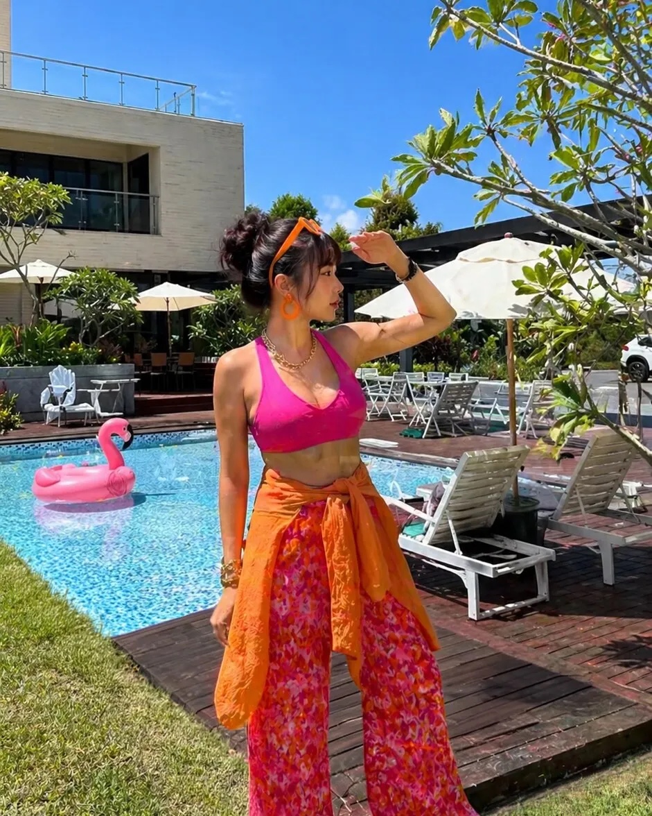 Poolside garden and relaxation at LOHERB in Yilan